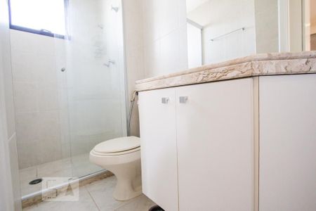 Banheiro de apartamento à venda com 1 quarto, 40m² em Vila Nova Conceição, São Paulo