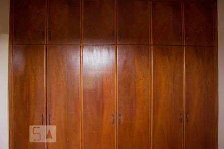 Suíte com armários embutidos de apartamento à venda com 1 quarto, 55m² em Botafogo, Campinas