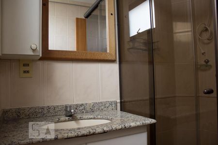 Apartamento à venda com 55m², 1 quarto e 1 vagaBanheiro da suíte com blindex