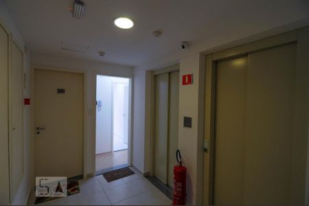 Hall de entrada do andar de apartamento à venda com 2 quartos, 60m² em Saúde, São Paulo