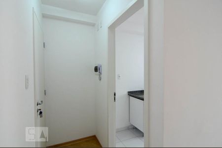 Apartamento à venda com 60m², 2 quartos e 1 vagaEntrada do apartamento e cozinha, vistos da sala
