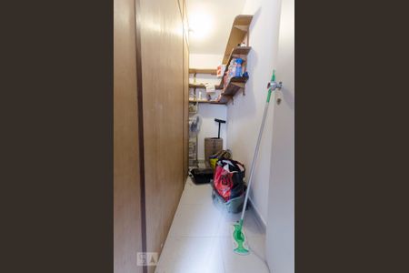 Apartamento à venda com 70m², 2 quartos e 1 vagaquarto de serviço 