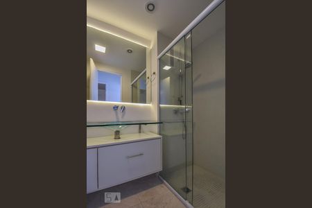 Apartamento para alugar com 70m², 2 quartos e 2 vagas Apartamento para alugar com 70m², 2 quartos e 2 vagasBanheiro