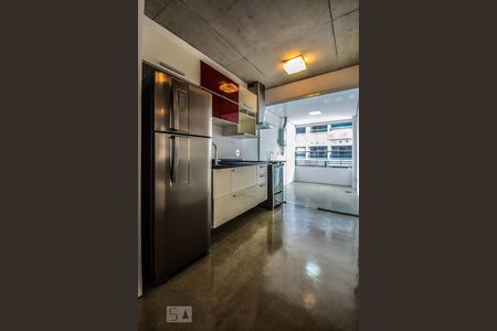 Cozinha de apartamento para alugar com 2 quartos, 70m² em Jardim das Acácias, São Paulo