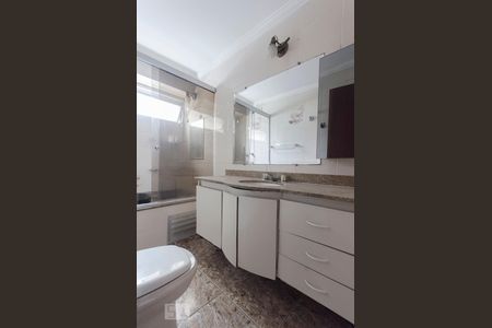 banheiro suite de apartamento para alugar com 3 quartos, 140m² em Jardim Paulista, São Paulo