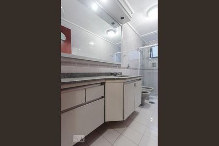 banheiro de apartamento para alugar com 3 quartos, 126m² em Perdizes, São Paulo