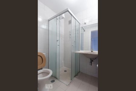 banheiro  de apartamento à venda com 1 quarto, 45m² em Bela Vista, São Paulo