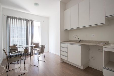 Sala / Cozinha de apartamento para alugar com 1 quarto, 47m² em Vila Olímpia, São Paulo
