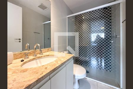 Banheiro de kitnet/studio para alugar com 1 quarto, 42m² em Paraíso, São Paulo