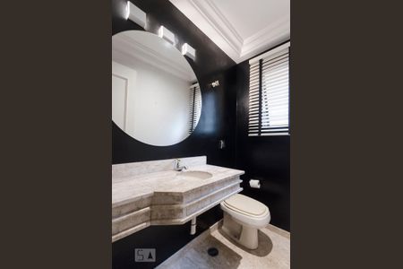 lavabo de apartamento para alugar com 3 quartos, 200m² em Higienópolis, São Paulo