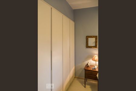 Apartamento à venda com 67m², 2 quartos e 1 vaga Apartamento à venda com 67m², 2 quartos e 1 vagaArmários do Quarto 1