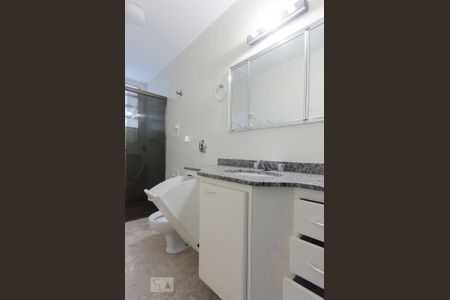 banheiro 1 de apartamento à venda com 4 quartos, 230m² em Higienópolis, São Paulo