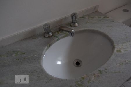 Apartamento para alugar com 65m², 2 quartos e 1 vaga Apartamento para alugar com 65m², 2 quartos e 1 vagaBanheiro social