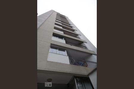Apartamento para alugar com 65m², 2 quartos e 1 vaga Apartamento para alugar com 65m², 2 quartos e 1 vagaFachada