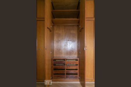 Armário do Quarto 1 de apartamento para alugar com 3 quartos, 136m² em Brooklin Paulista, São Paulo