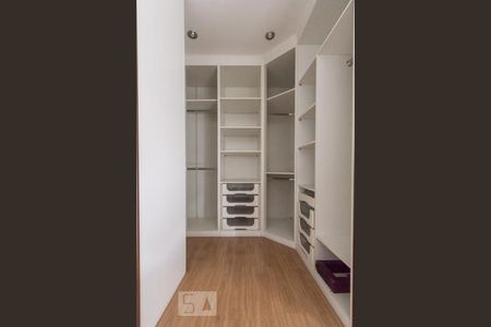 Apartamento à venda com 112m², 2 quartos e 2 vagasQuarto 1 / Closet