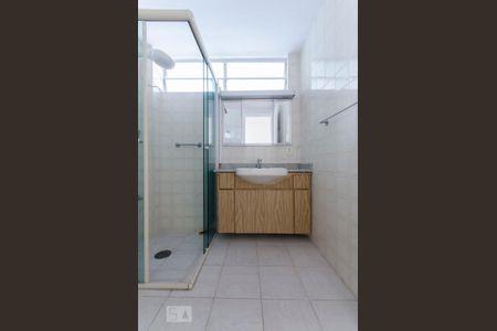 banheiro  de apartamento para alugar com 2 quartos, 110m² em Higienópolis, São Paulo