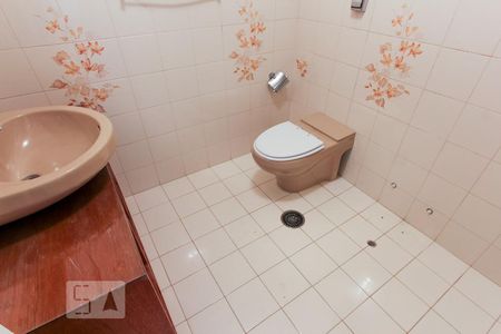 Banheiro Hall de apartamento à venda com 2 quartos, 90m² em Itaim, São Paulo