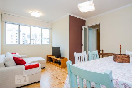 Apartamento para alugar com 70m², 2 quartos e 1 vagaSala 2 ambientes com piso em madeira
