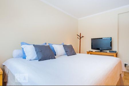 Quarto casal com TV 32  de apartamento para alugar com 2 quartos, 70m² em Indianópolis, São Paulo