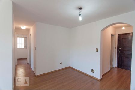 Sala, corredor dos quartos e entrada do apartamento de apartamento para alugar com 2 quartos, 74m² em Vila Ipojuca, São Paulo