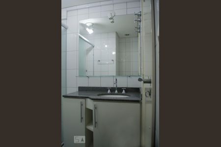 Apartamento à venda com 68m², 2 quartos e 1 vaga Apartamento à venda com 68m², 2 quartos e 1 vagaBanheiro
