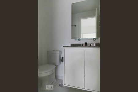 Banheiro de kitnet/studio para alugar com 1 quarto, 40m² em Bela Vista, São Paulo