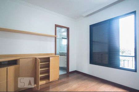 Apartamento à venda com 130m², 4 quartos e 3 vagasSuíte 02