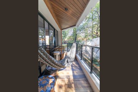 Apartamento à venda com 273m², 4 quartos e 3 vagas Apartamento à venda com 273m², 4 quartos e 3 vagasVaranda da sala