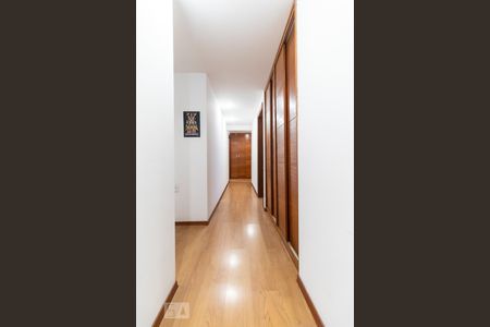 Apartamento à venda com 273m², 4 quartos e 3 vagas Apartamento à venda com 273m², 4 quartos e 3 vagasCorredor