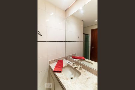 Apartamento à venda com 273m², 4 quartos e 3 vagas Apartamento à venda com 273m², 4 quartos e 3 vagasBanheiro da suíte 2