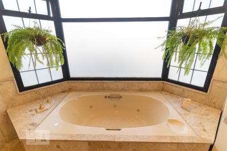 Apartamento à venda com 273m², 4 quartos e 3 vagas Apartamento à venda com 273m², 4 quartos e 3 vagasBanheiro da suíte máster