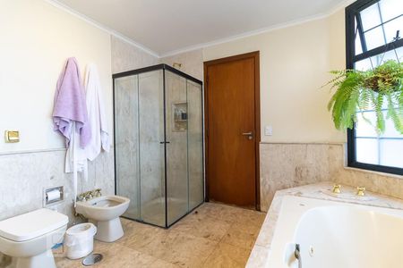 Apartamento à venda com 273m², 4 quartos e 3 vagas Apartamento à venda com 273m², 4 quartos e 3 vagasBanheiro da suíte máster