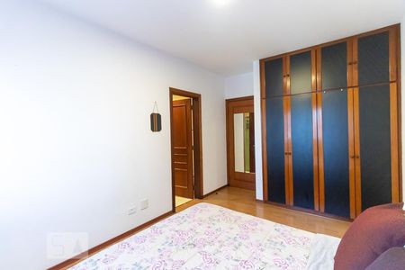 Apartamento à venda com 273m², 4 quartos e 3 vagas Apartamento à venda com 273m², 4 quartos e 3 vagasSuíte 2