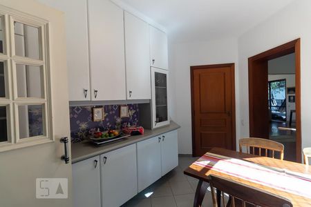 Apartamento à venda com 273m², 4 quartos e 3 vagas Apartamento à venda com 273m², 4 quartos e 3 vagasCopa