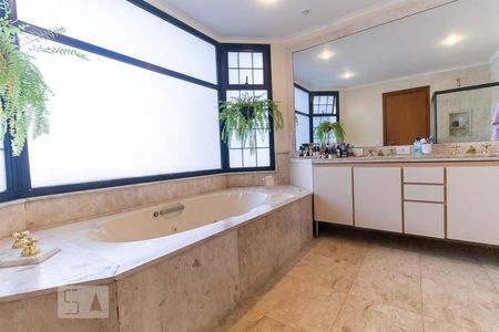 Apartamento à venda com 273m², 4 quartos e 3 vagas Apartamento à venda com 273m², 4 quartos e 3 vagasBanheiro da suíte máster3