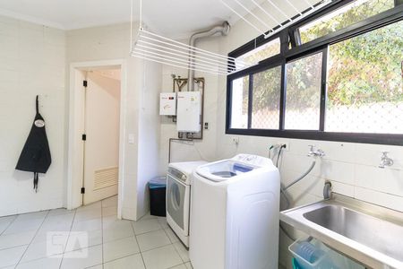 Apartamento à venda com 273m², 4 quartos e 3 vagas Apartamento à venda com 273m², 4 quartos e 3 vagasÁrea de serviço