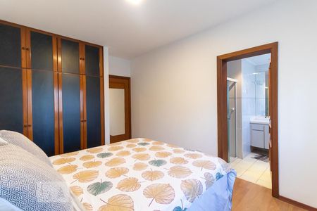 Apartamento à venda com 273m², 4 quartos e 3 vagas Apartamento à venda com 273m², 4 quartos e 3 vagasSuíte 1