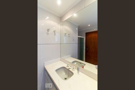 Apartamento à venda com 273m², 4 quartos e 3 vagas Apartamento à venda com 273m², 4 quartos e 3 vagasBanheiro da suíte 1