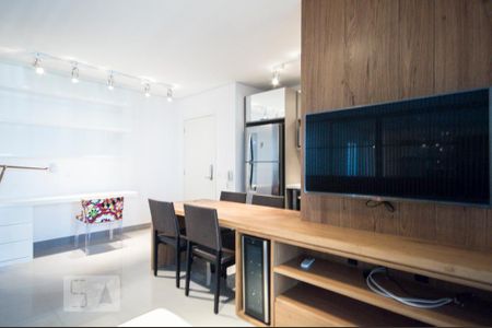 Sala e Sala de Jantar de apartamento à venda com 1 quarto, 67m² em Vila Nova Conceição, São Paulo