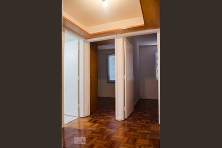 Passagem entre os quartos de apartamento para alugar com 3 quartos, 90m² em Paraíso, São Paulo