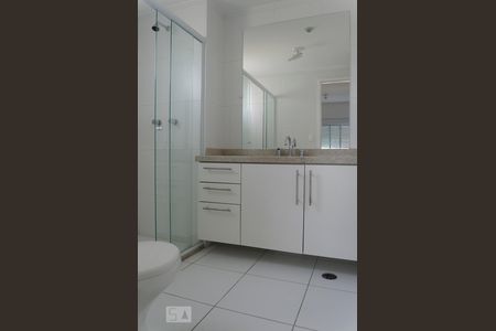 Apartamento para alugar com 67m², 2 quartos e 1 vaga Apartamento para alugar com 67m², 2 quartos e 1 vagaBanheiro da Suíte