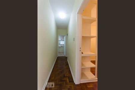 Corredor de apartamento para alugar com 2 quartos, 92m² em Consolação, São Paulo