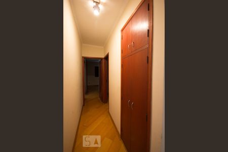 Corredor para os quartos com armário de apartamento à venda com 3 quartos, 92m² em Botafogo, Campinas