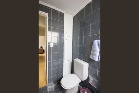 Apartamento para alugar com 64m², 2 quartos e 1 vaga Apartamento para alugar com 64m², 2 quartos e 1 vagaBanheiro comum com armários