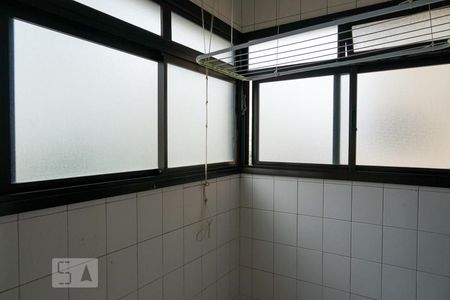 Apartamento à venda com 77m², 2 quartos e 2 vagasÁrea de Serviço