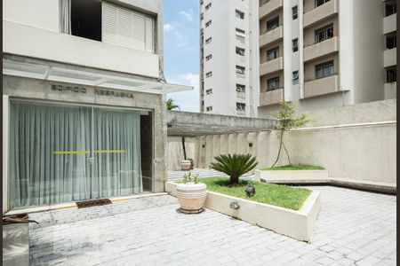 Apartamento à venda com 120m², 3 quartos e 1 vaga Apartamento à venda com 120m², 3 quartos e 1 vagaFachada