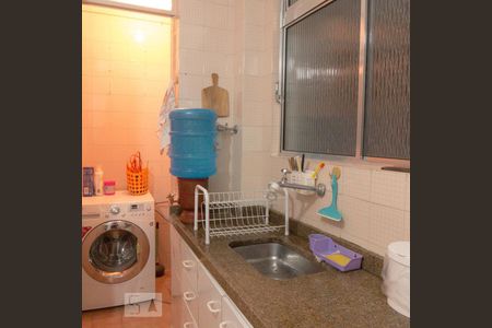 Cozinha e lavanderia de apartamento para alugar com 1 quarto, 46m² em Bela Vista, São Paulo