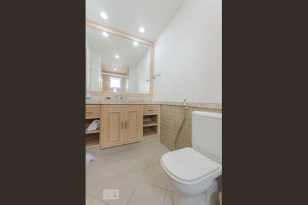 Banheiro de apartamento para alugar com 1 quarto, 52m² em Pinheiros, São Paulo