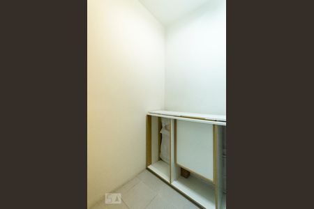 Apartamento à venda com 179m², 4 quartos e 2 vagas Apartamento à venda com 179m², 4 quartos e 2 vagasQuarto Serviço